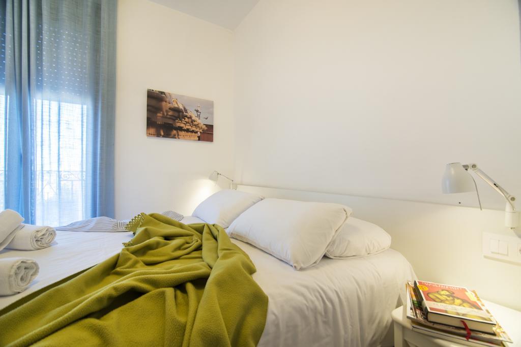 Happy People Gaudi Sant Pau Apartments Barcelona Luaran gambar