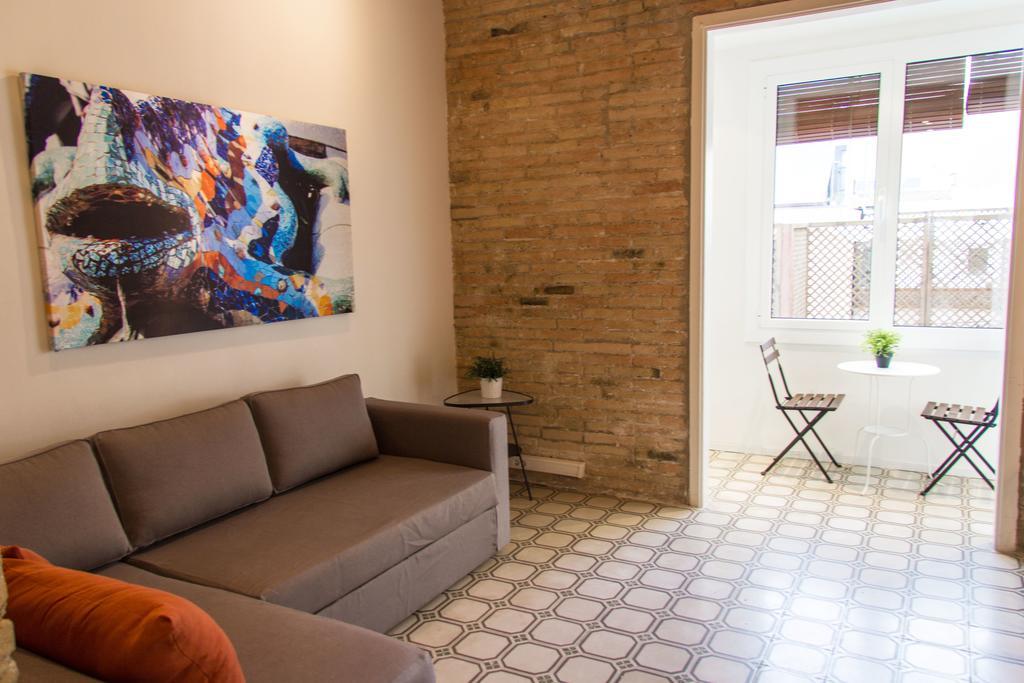 Happy People Gaudi Sant Pau Apartments Barcelona Luaran gambar