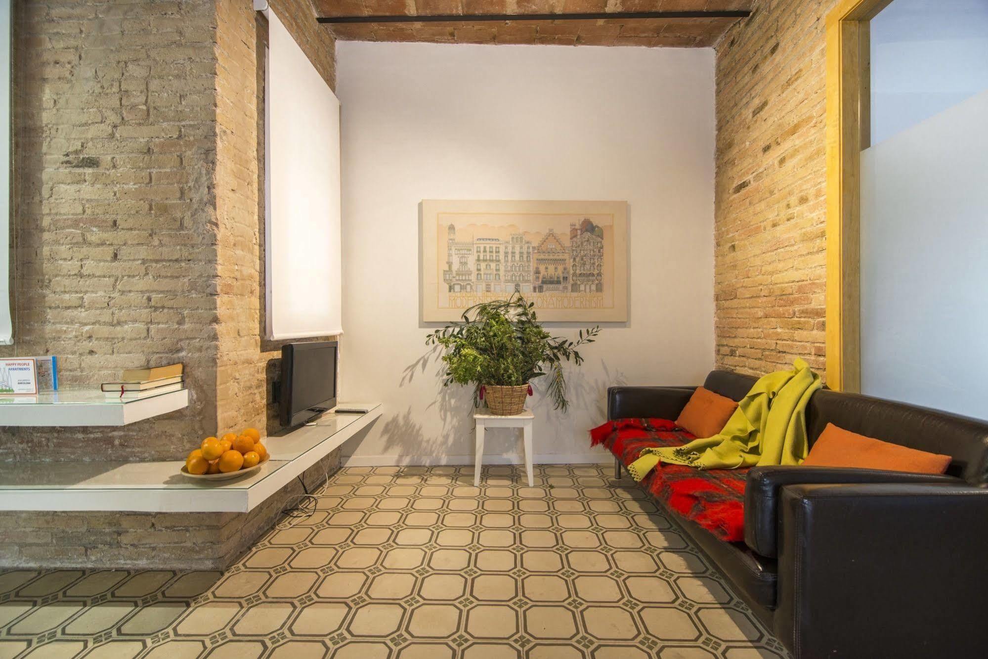 Happy People Gaudi Sant Pau Apartments Barcelona Luaran gambar
