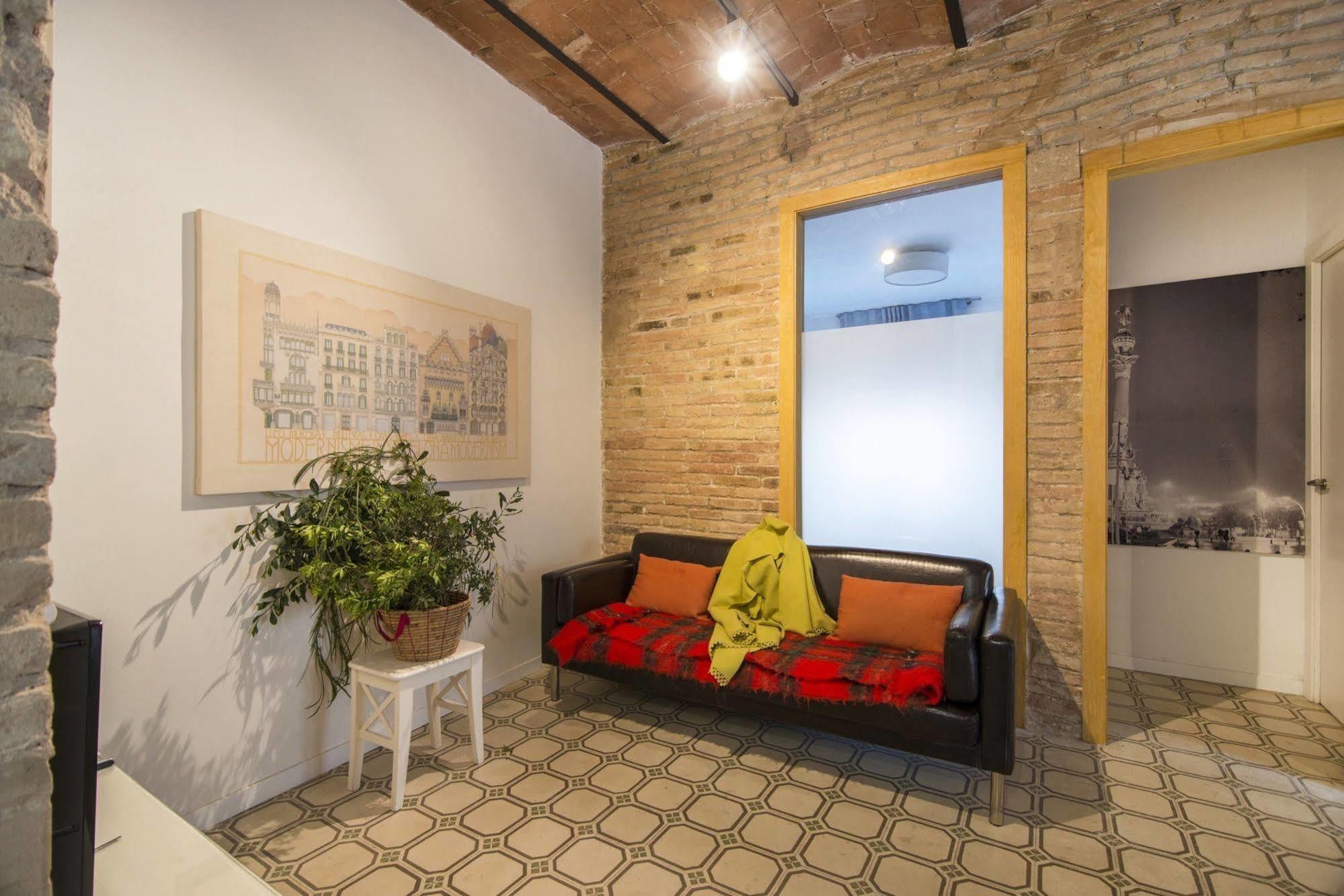 Happy People Gaudi Sant Pau Apartments Barcelona Luaran gambar