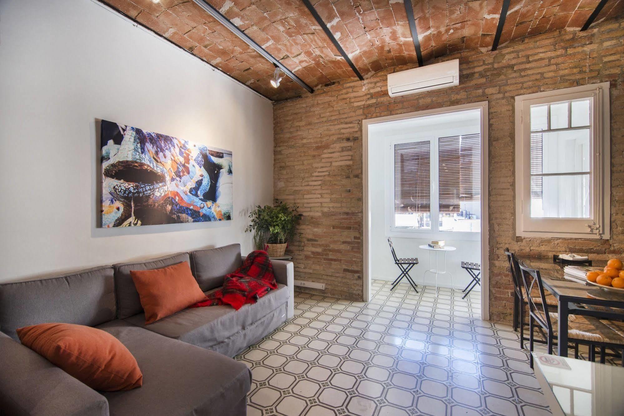 Happy People Gaudi Sant Pau Apartments Barcelona Luaran gambar