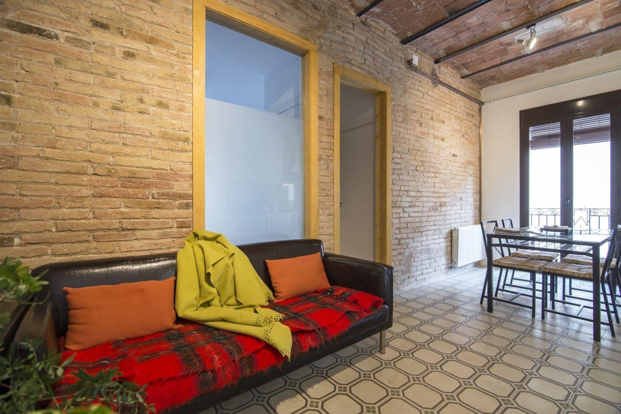 Happy People Gaudi Sant Pau Apartments Barcelona Luaran gambar