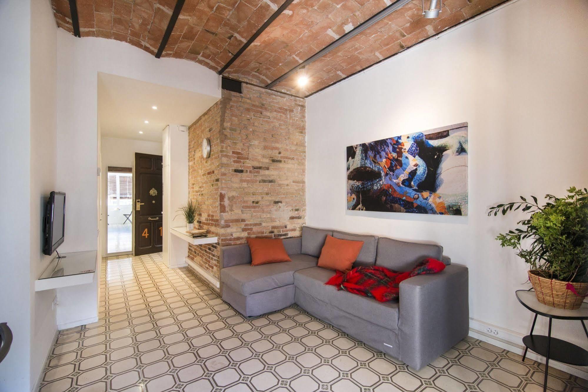 Happy People Gaudi Sant Pau Apartments Barcelona Luaran gambar