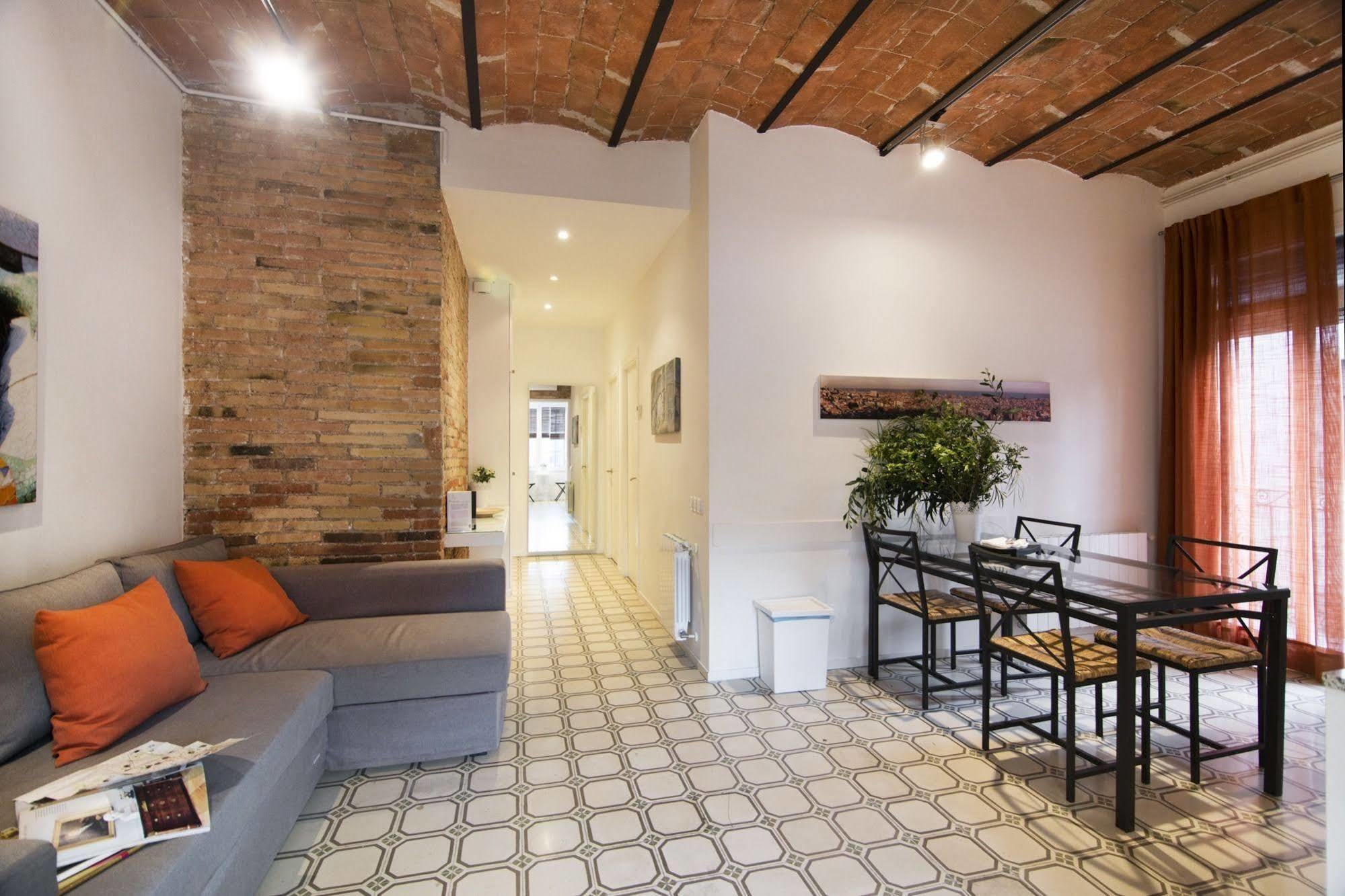 Happy People Gaudi Sant Pau Apartments Barcelona Luaran gambar