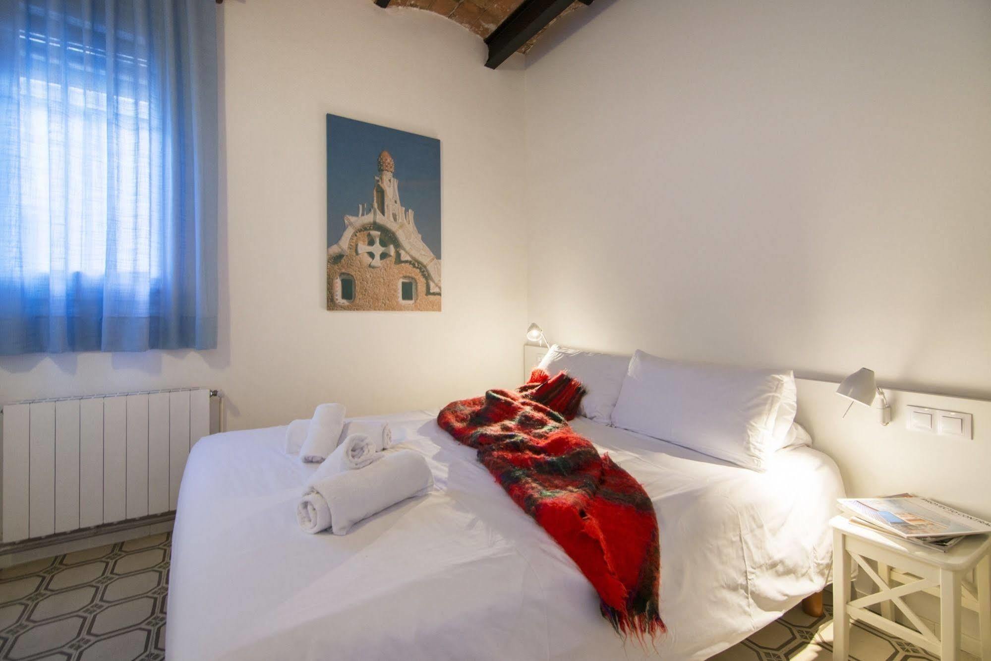 Happy People Gaudi Sant Pau Apartments Barcelona Luaran gambar
