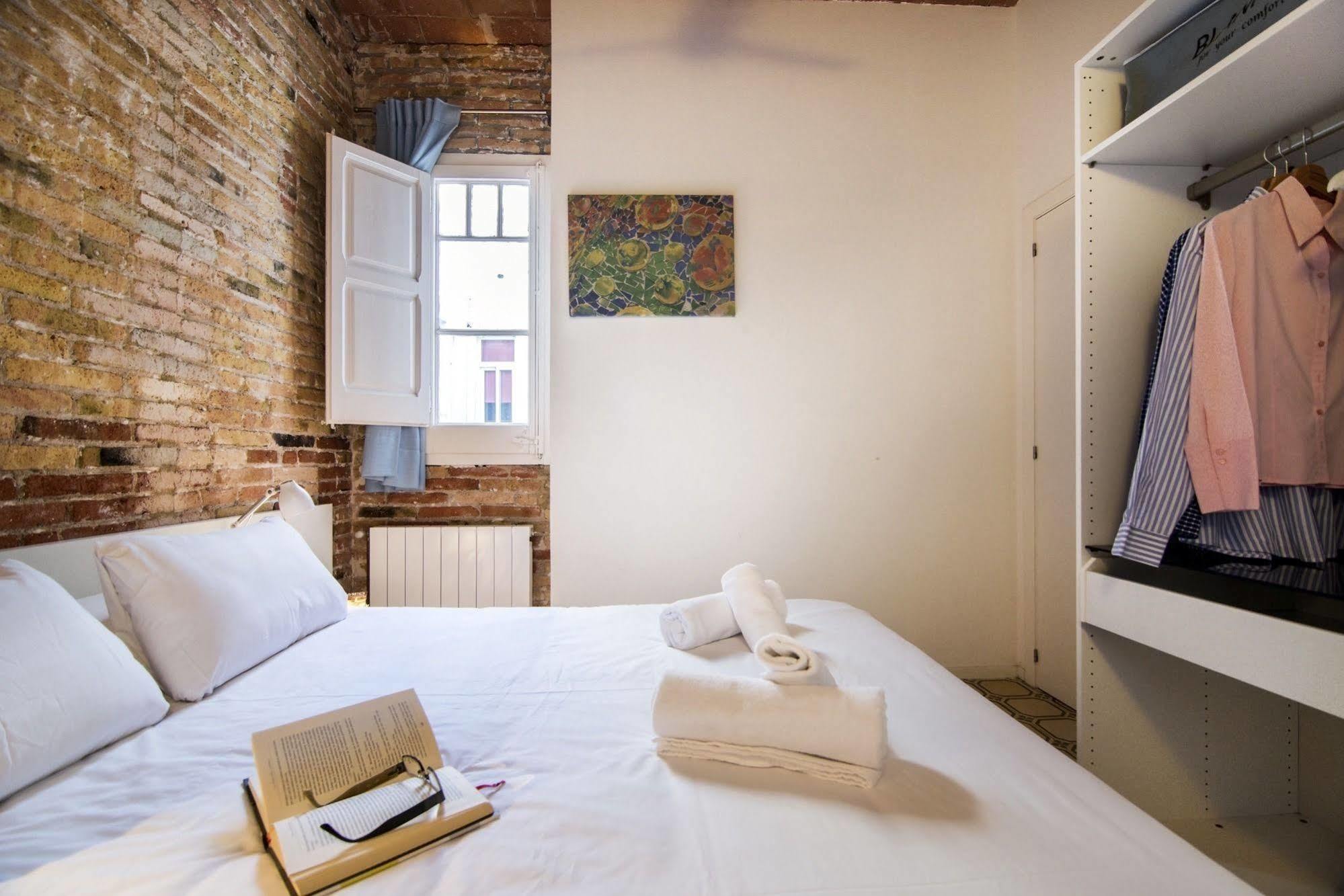 Happy People Gaudi Sant Pau Apartments Barcelona Luaran gambar