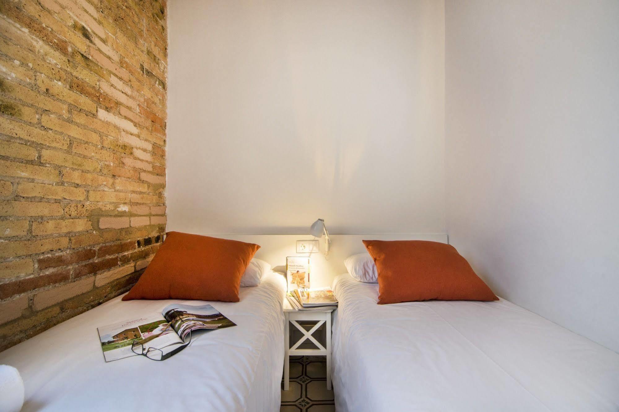 Happy People Gaudi Sant Pau Apartments Barcelona Luaran gambar